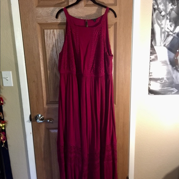 Torrid gauze and lace cranberry maxi dress - Picture 2 of 3